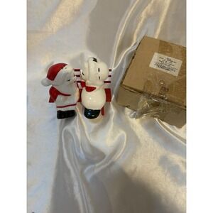 Vintage Santa Mrs Claus Salt And Pepper Shakers Kissing On Bench  Original Box